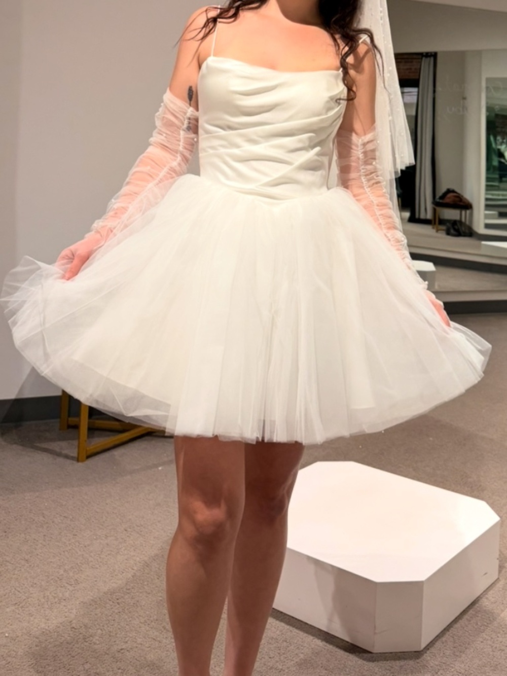 Untamed petals wedding dress - Picture 5 of 6